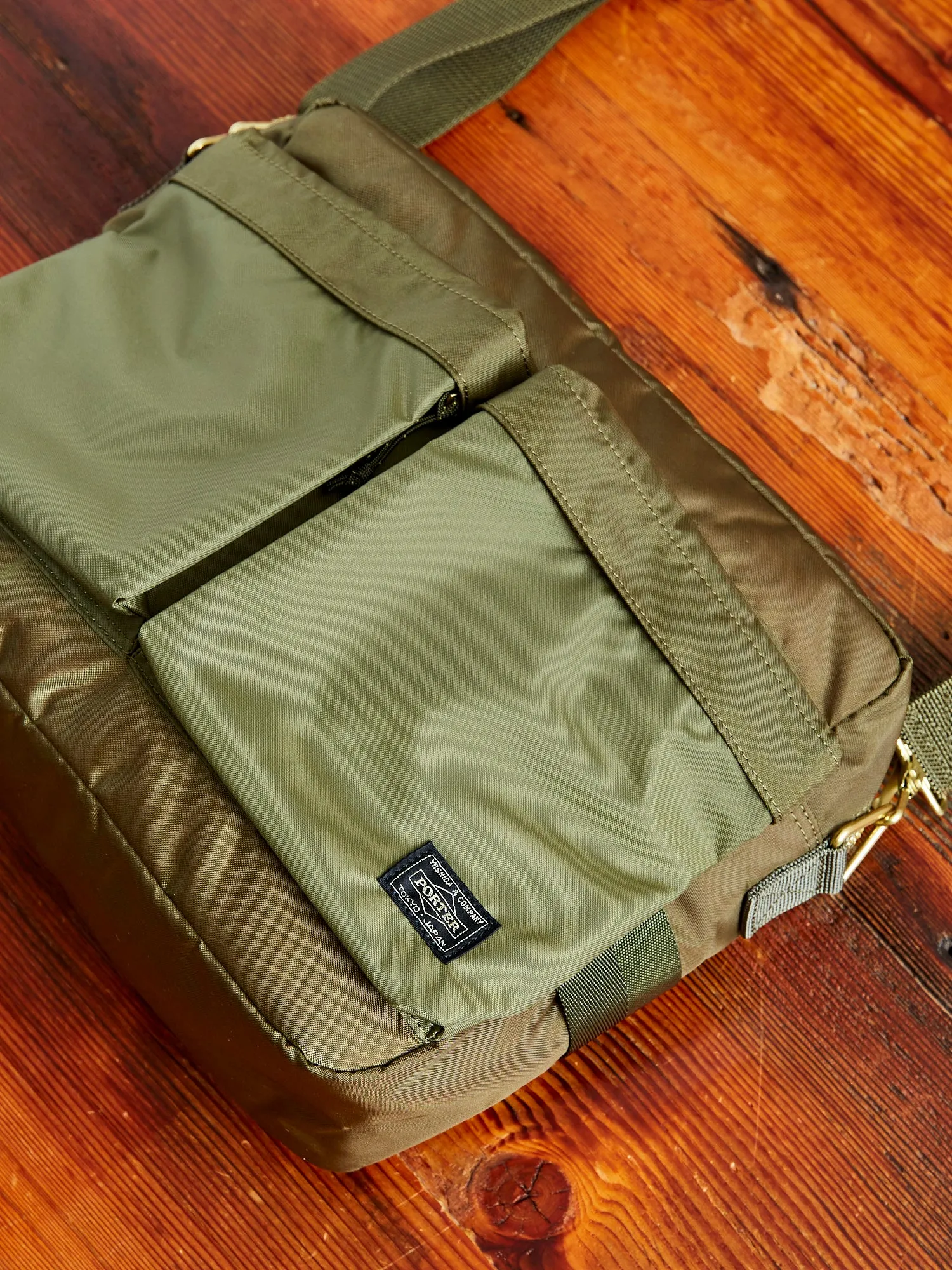 "Force" Shoulder Bag (M) in Olive Drab