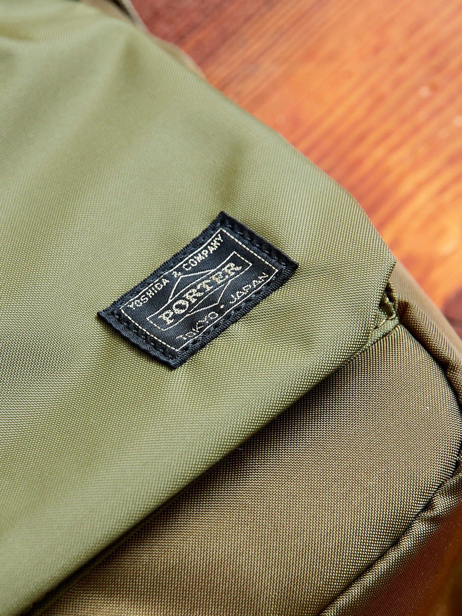 "Force" Shoulder Bag (M) in Olive Drab